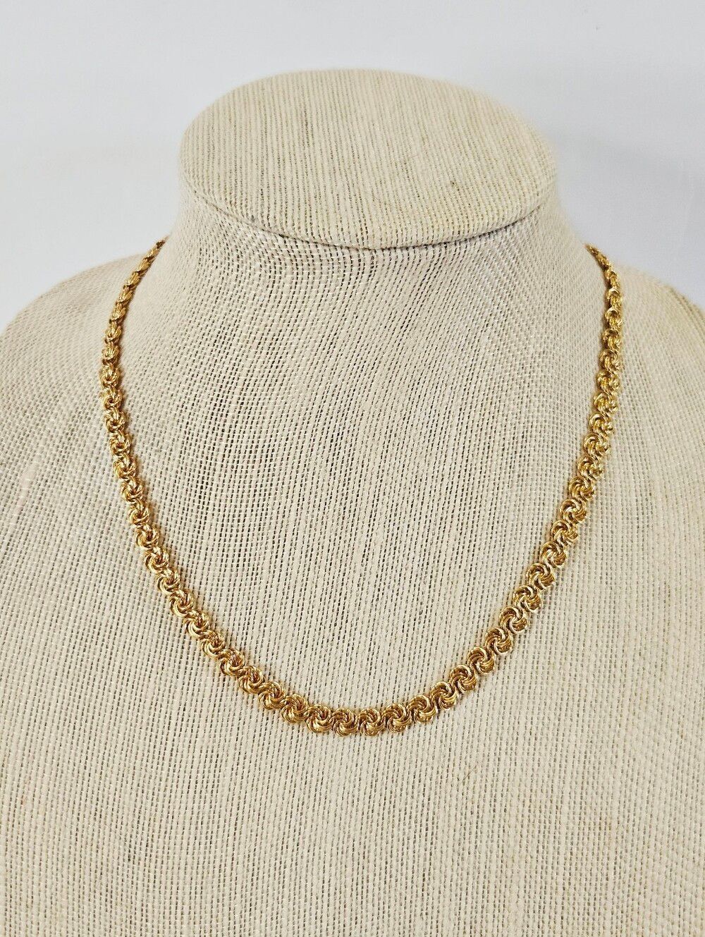 Vintage Gold Tone Textured Rosetta Byzantine Rope Linked Flat Chain Necklace 18"